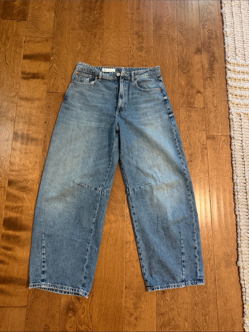 Zara Barrel leg women’s Jeans size 6